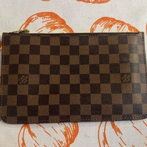 Louis Vuitton Pouch (from Neverfull)! Almost brand new condition